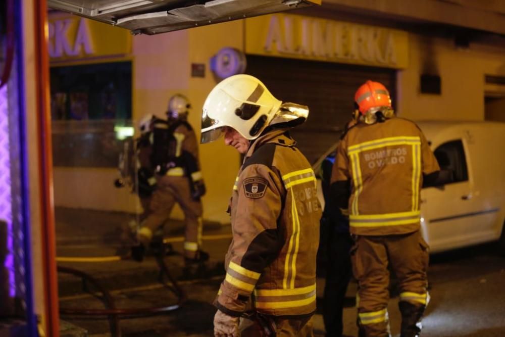 Incendio de un supermercado en Oviedo