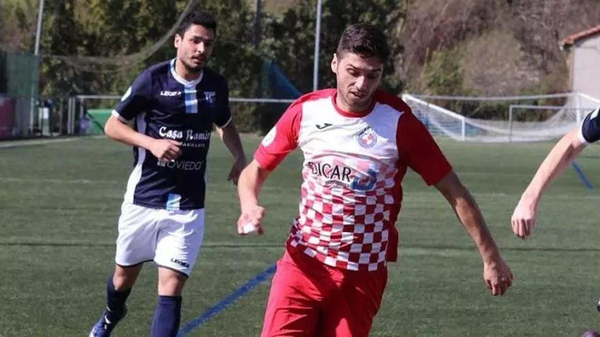 David Busta Carrandi, con la camiseta del Llanera.
