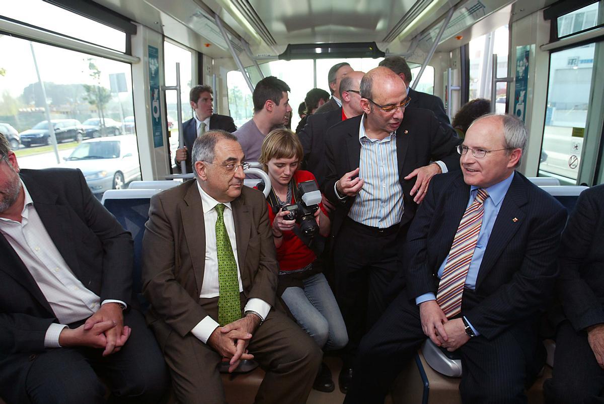 Abril de 2007, inauguración de la prolongación de la T3 hasta Sant Feliu, con el 'president' Montilla y los 'consellers' Nadal y Baltasar