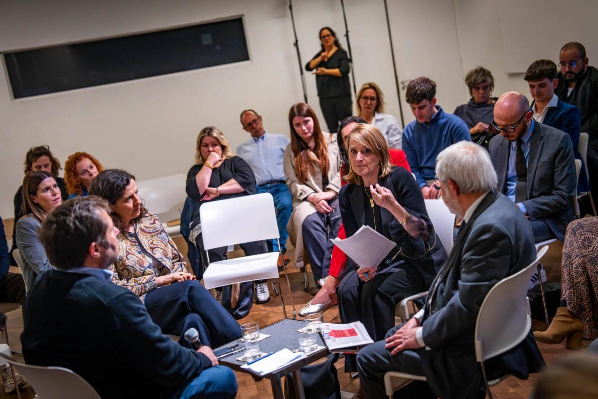 European Bridges: 'Discapacidad y derechos para una Europa inclusiva'. Interviene, en el centro, Rosa Estaràs eurodiputada del Partido Popular y ponente de la Estrategia de la Unión Europea sobre discapcidad