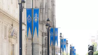 ¿Qué significan las banderas que rodean la Catedral? Así son los gallardetes que anuncian a la Virgen de los Reyes