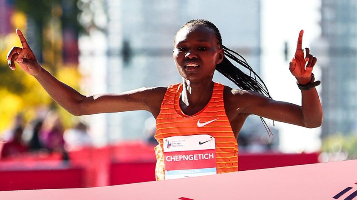 Chepngetich batió el récord del mundo femenino de maratón
