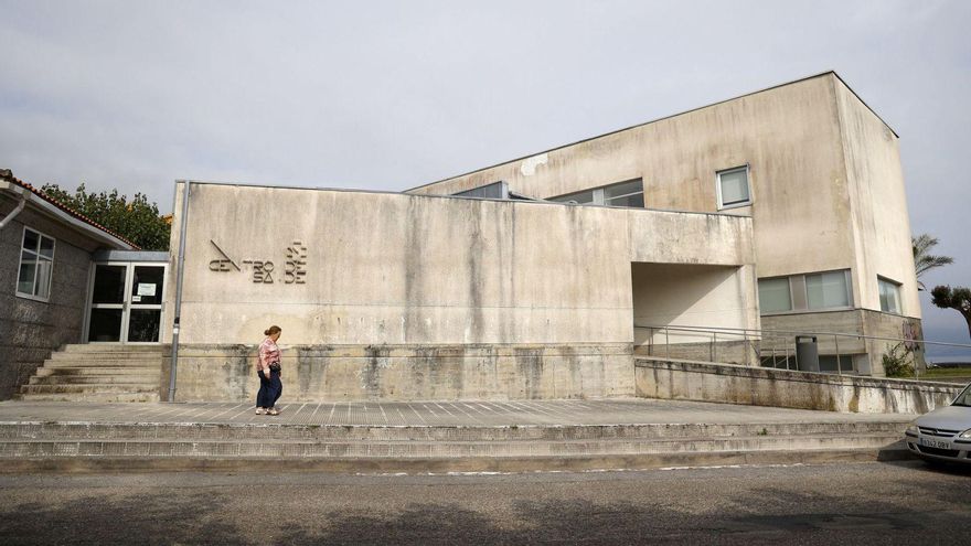 Centro de salud y PAC de Baltar, en Portonovo (Sanxenxo), uno de los más afectados por la llegada de turistas.