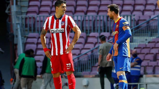 Luis Suárez y Leo Messi vuelven a compartir momentos en el Camp Nou pero con diferentes camisetas y escudos enfrentados