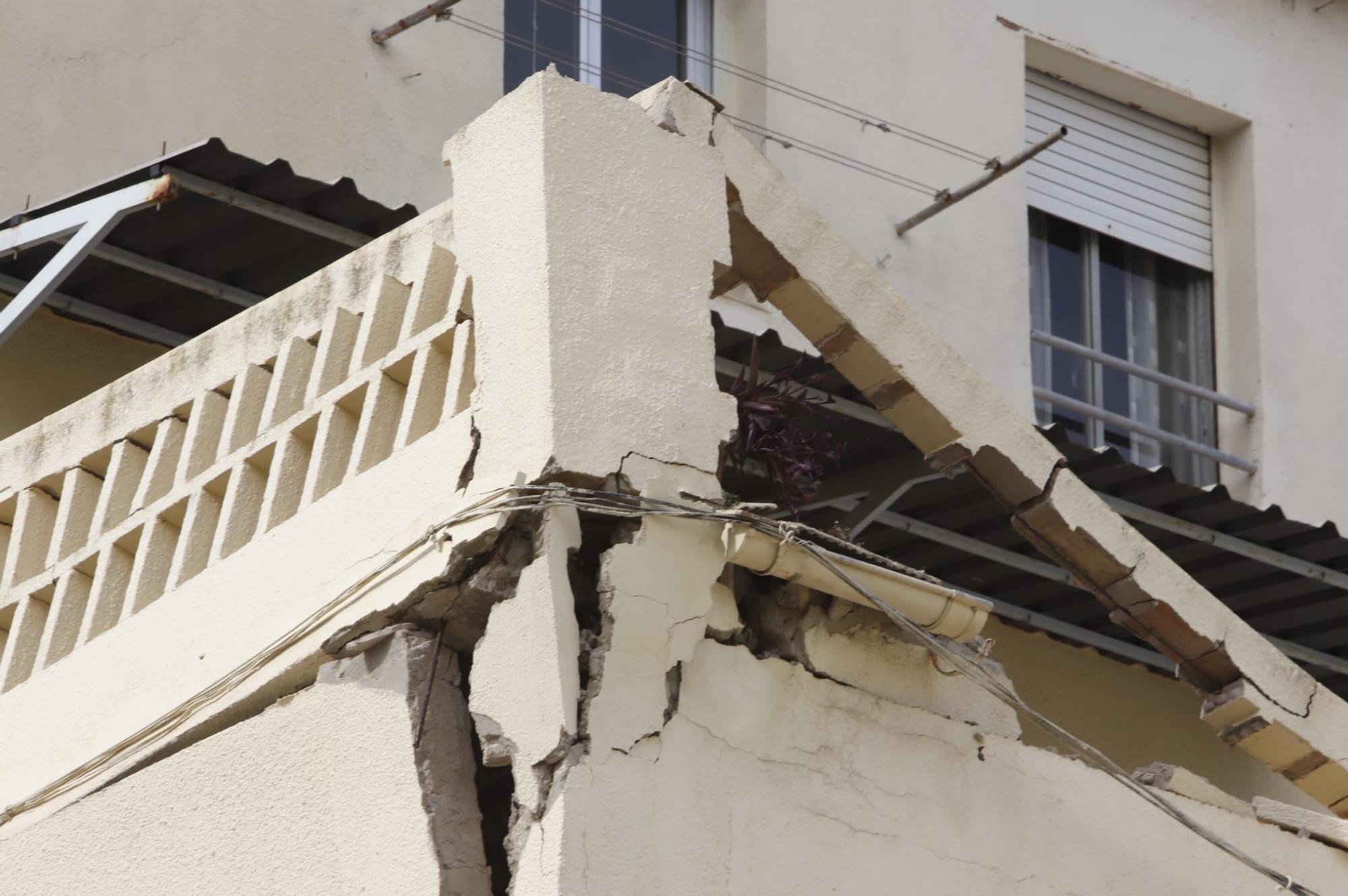 Precintan las inmediaciones de la casa derrumbada en Ontinyent