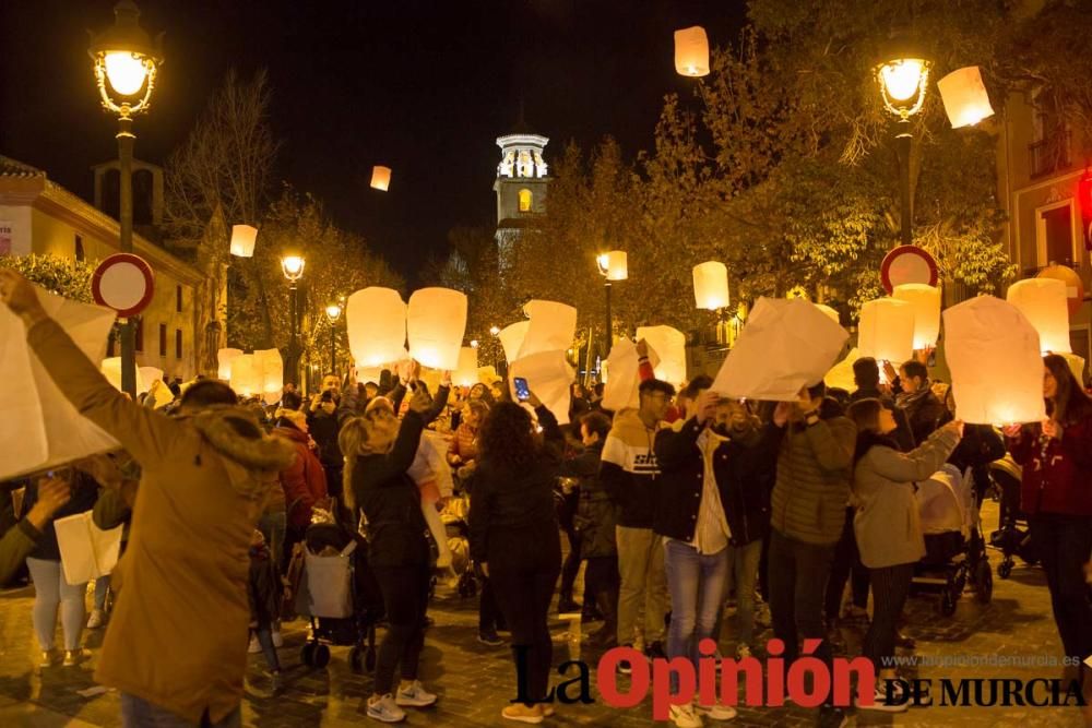 Farolillos solidarios y llegada de Papa Noel en Ca