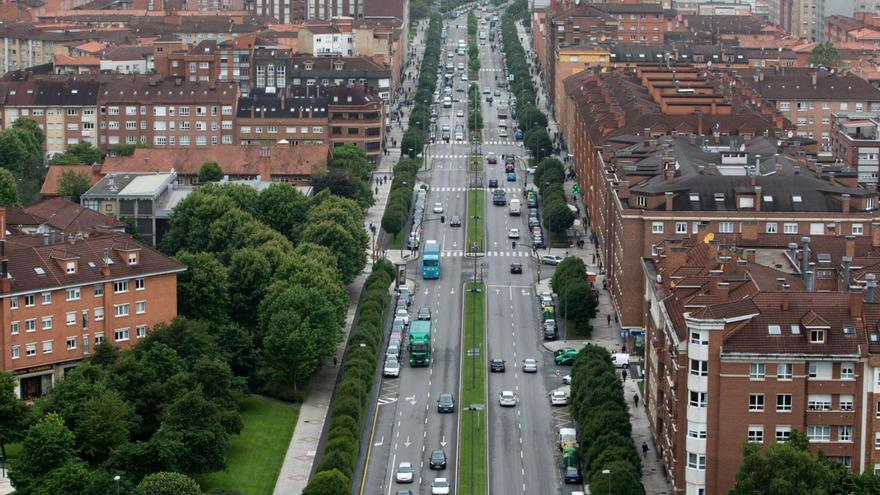 Gijón lanzará ayudas a los dueños de coches sin etiqueta tras el verano
