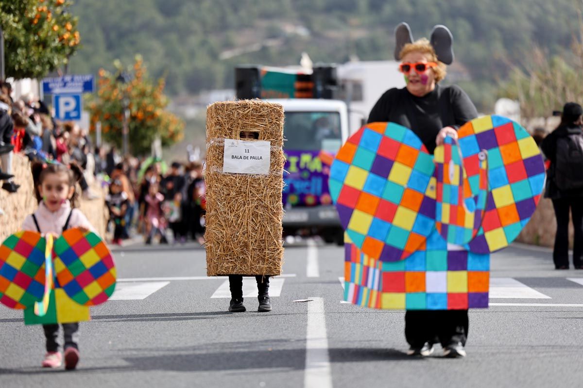 Todas las imágenes de la rúa de carnaval de Sant Josep