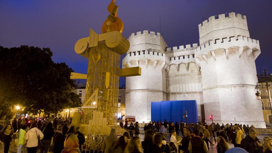 El montaje en las Torres de Serranos,el pasado domingo.