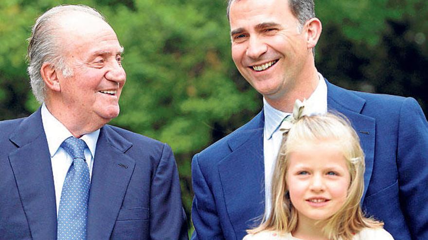 El Rey, el Príncipe y la infanta Leonor.