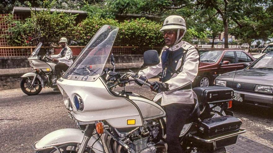 Detienen en Trinidad y Tobago a dos hombres que fueron sorprendidos deshaciéndose de 56 cadáveres, 50 de ellos de niños