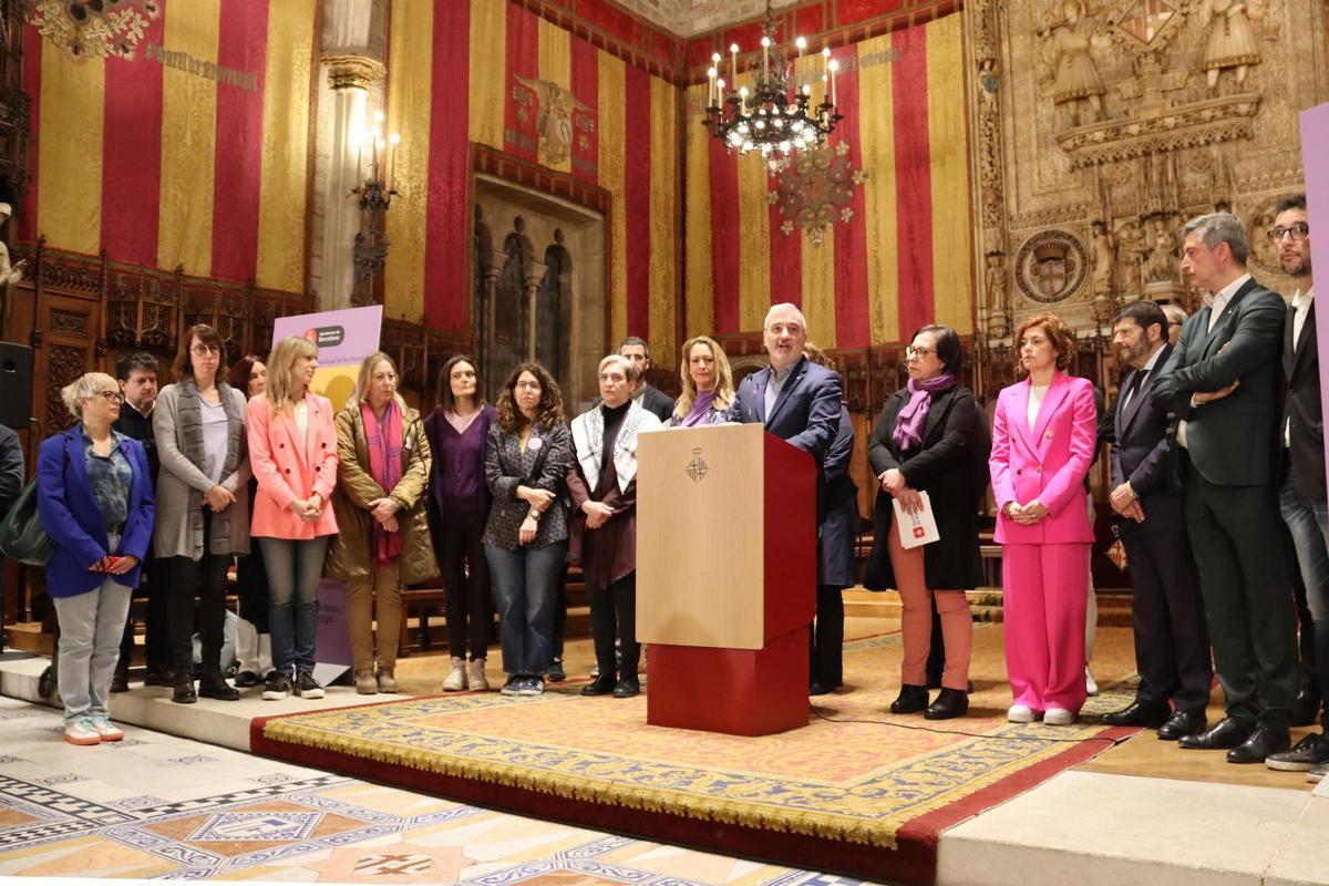 'Rompamos el techo de cristal', el lema del Ayuntamiento de Barcelona por el 8M