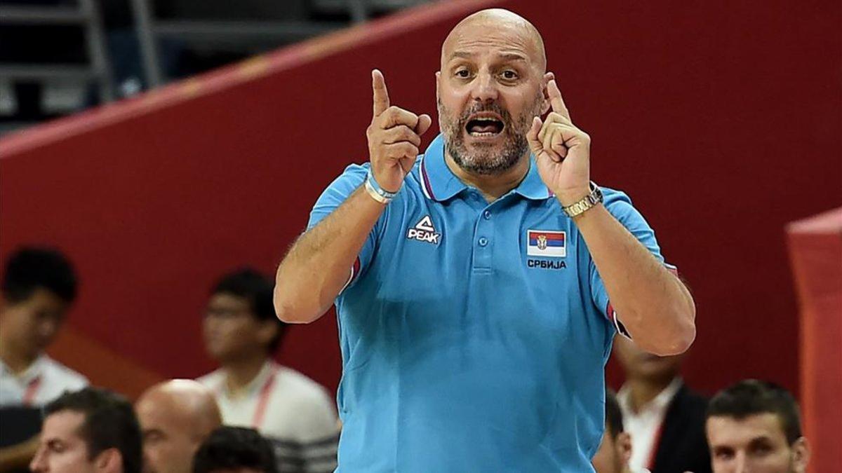 Djordjevic dirigiendo a Serbia en el Mundial de China