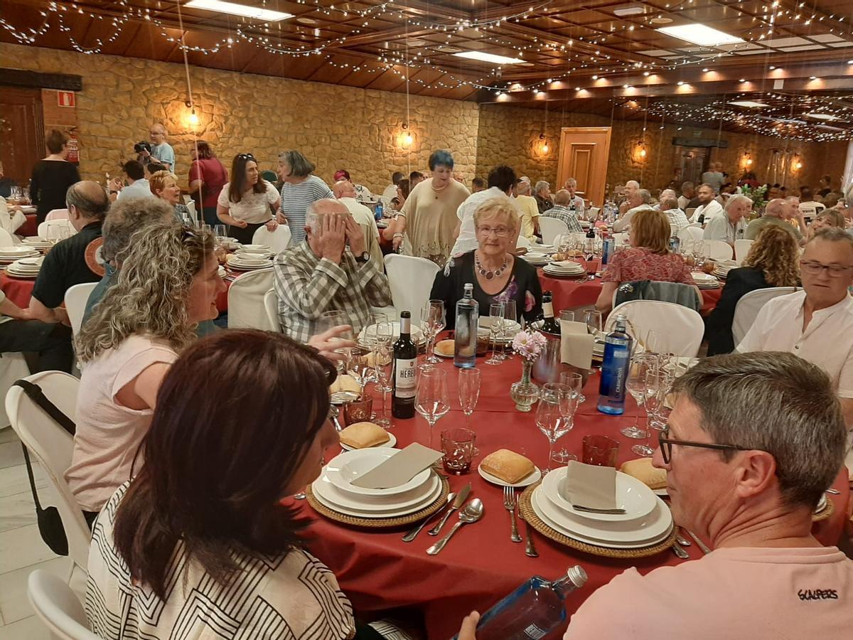 Llanera homenajea a los funcionarios por Santa Rita
