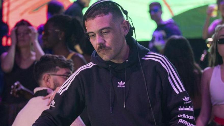 Don Peligro en su faceta como DJ.