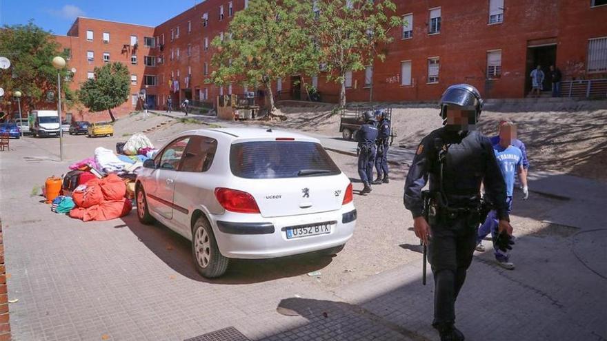 Adjudicadas a familias en riesgo de exclusión viviendas de Los Colorines de Badajoz