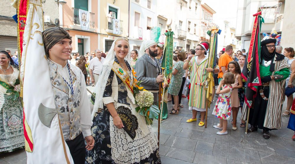 Los festeros de Mutxamel rinden homenaje a su Patrona