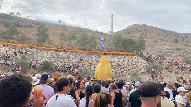 Miles de aspenses acompañan a la Virgen de las Nieves en la histórica romería de la Traída desde Hondón de las Nieves