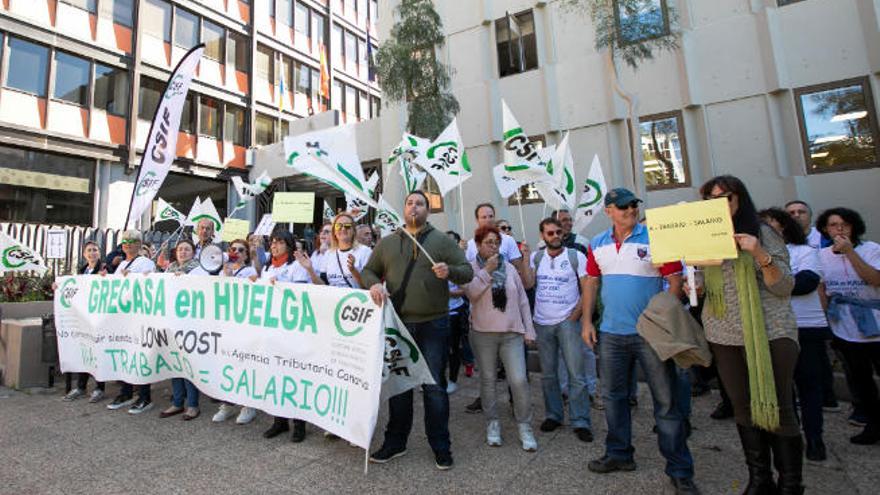 La plantilla de Grecasa opta por resistir y mantiene la huelga indefinida