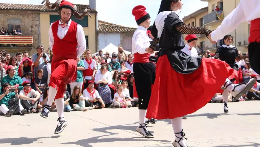 Cornellà del Terri recupera el Ball del Cornut i la plantada de l'arbre després de dos anys d'aturada per la pandèmia