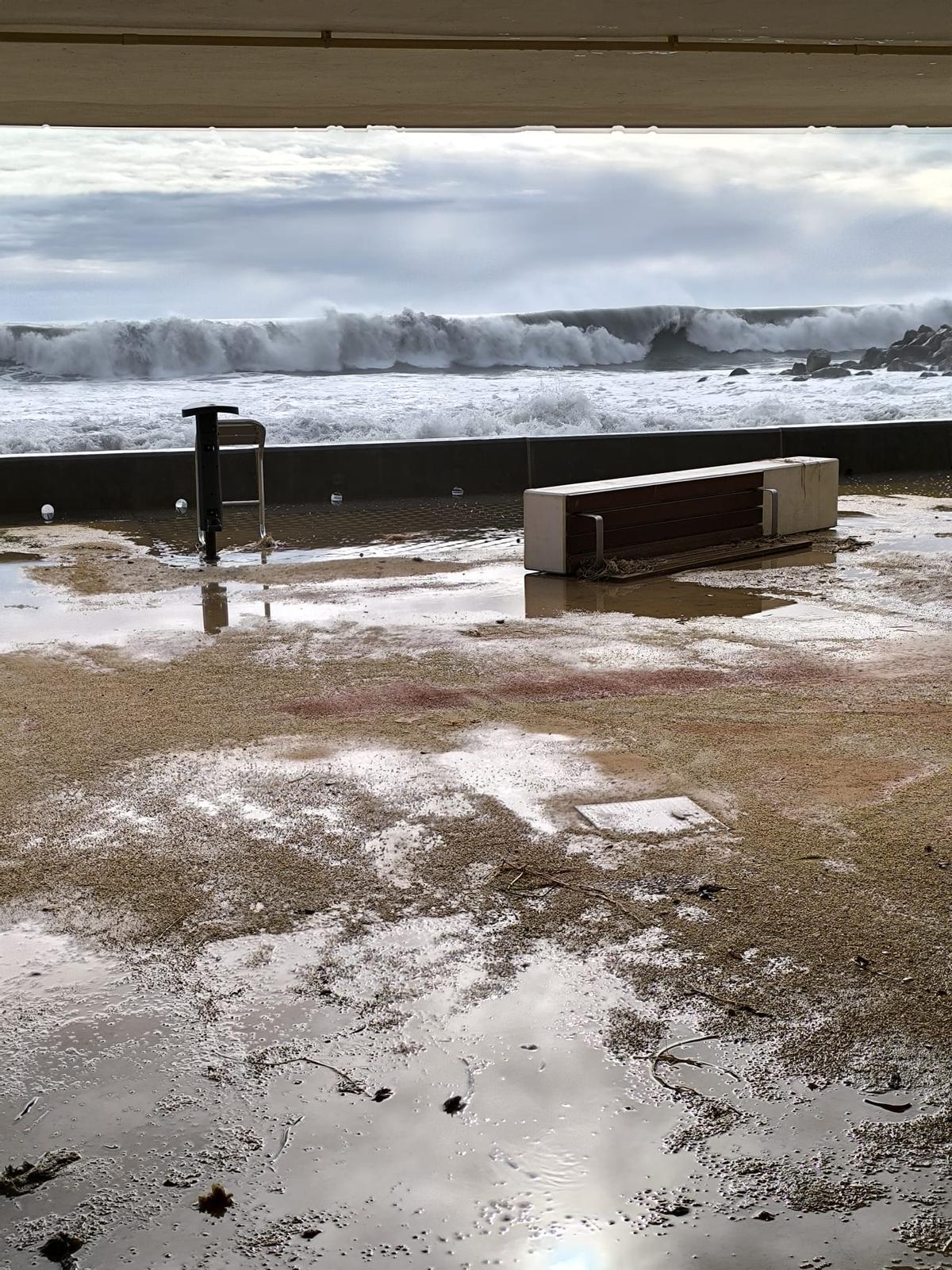 El temporal marítimo afecta a la Albufereta