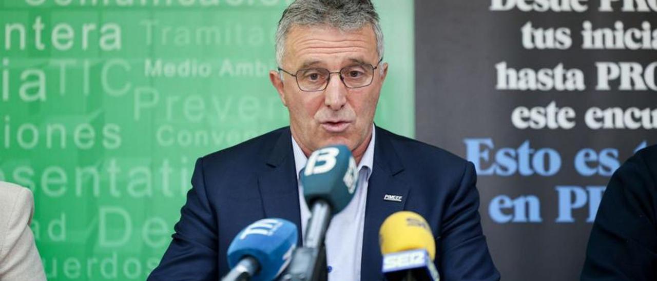 El presidente de la Pimeef, Alfonos Rojo, durante la presentación de la encuesta de la patronal.