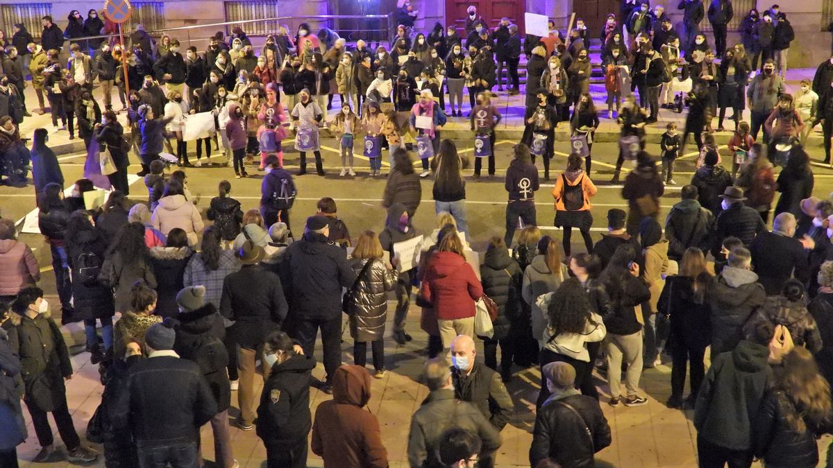 25N: Galicia salió a la calle vestida de morado