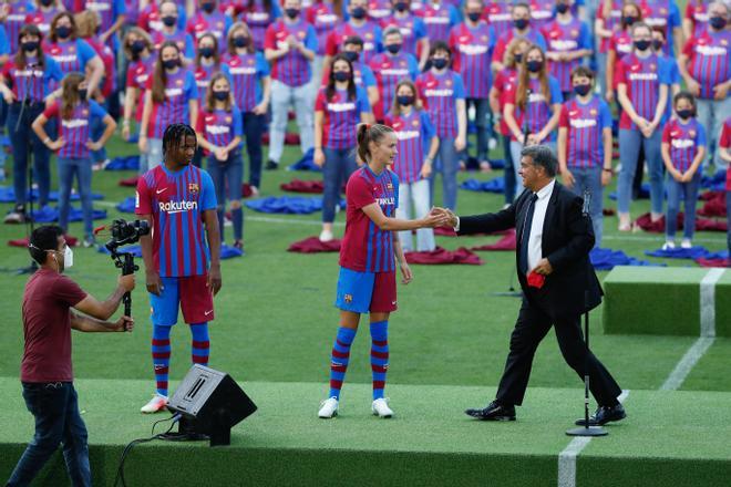 Presentación de la nueva camiseta del Barça 2021-2022