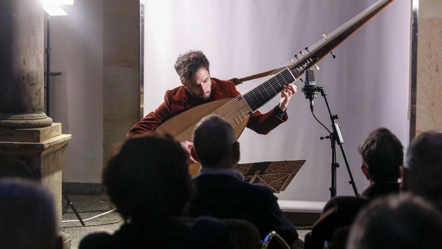 Homenaje a la música antigua con el langreano Daniel Zapico