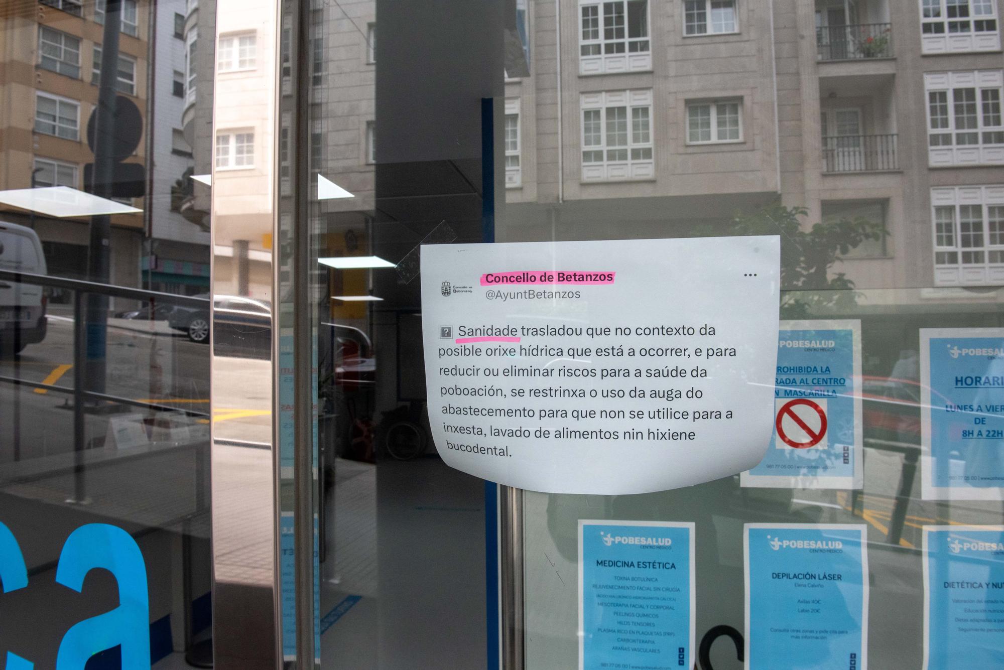 Betanzos fleta cisternas y reparte garrafas ante las restricciones de agua por la gastroenteritis