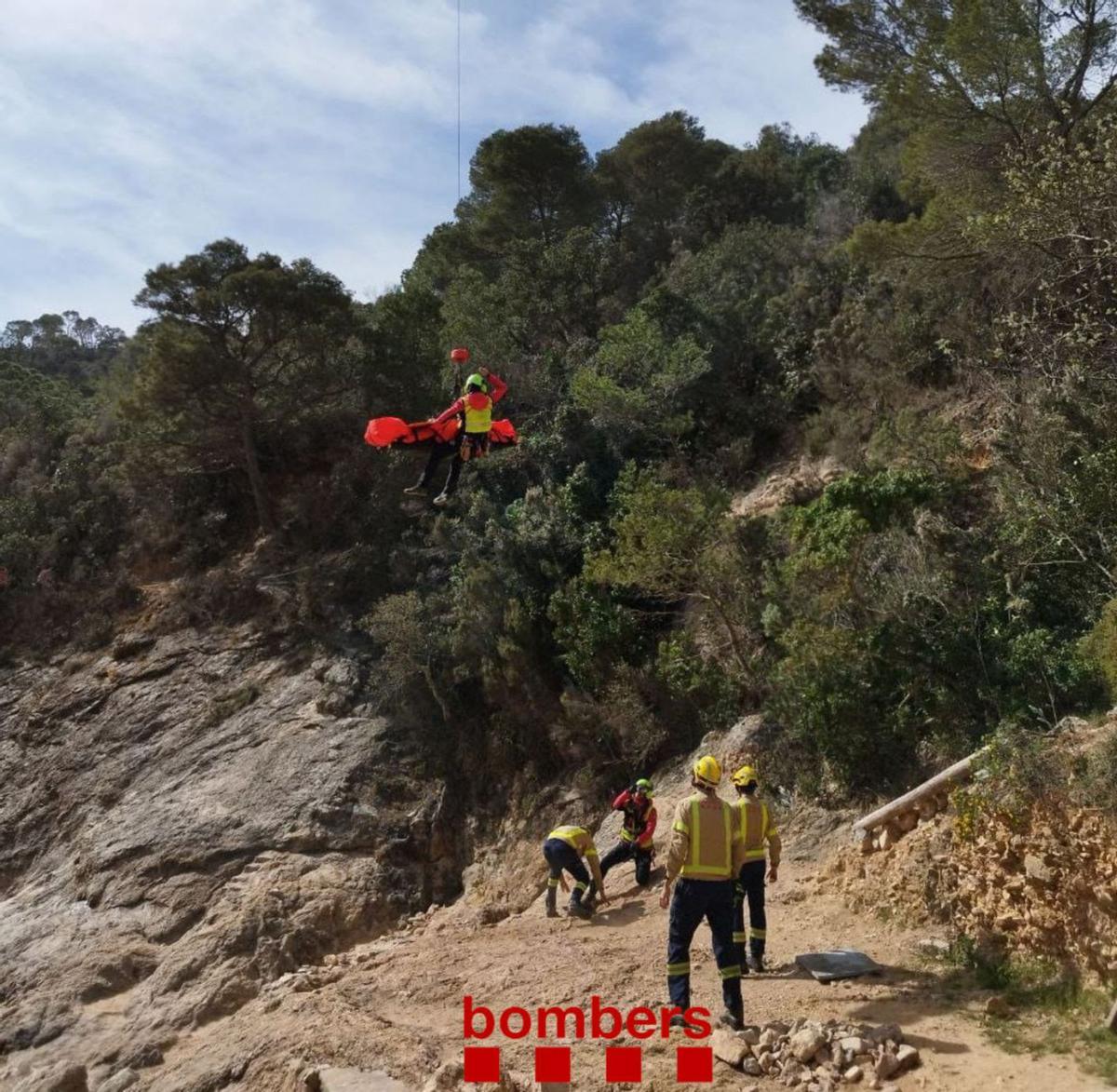 Els Bombers alerten de l’augment del 16% de rescats a la natura