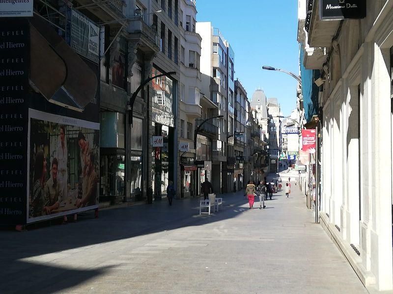 Así vive Vigo las primeras jornadas de emergencia sanitaria por coronavirus: con las calles vacías. // José Lores | Alba Villar | Mario Nespereira | FdV