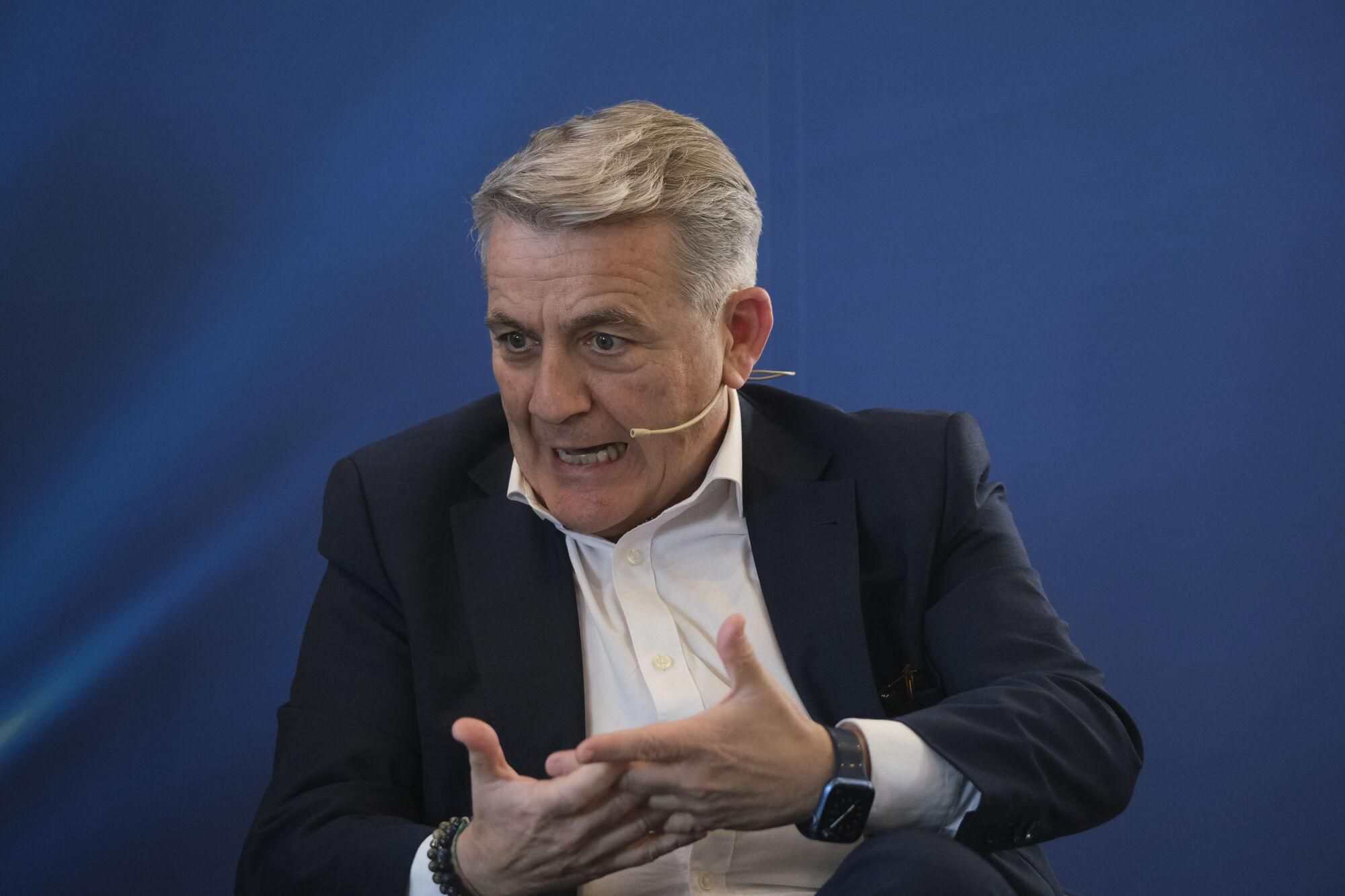 Expertos reunidos por La Opinión apuestan por el conocimiento financiero para superar los actuales tiempos de incertidumbre
