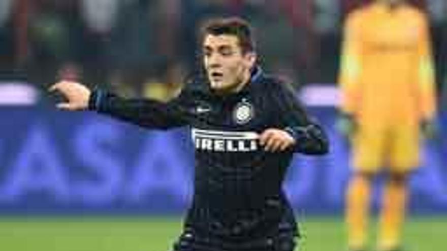 Kovacic controla el cuero en un partido del Inter de Milán.