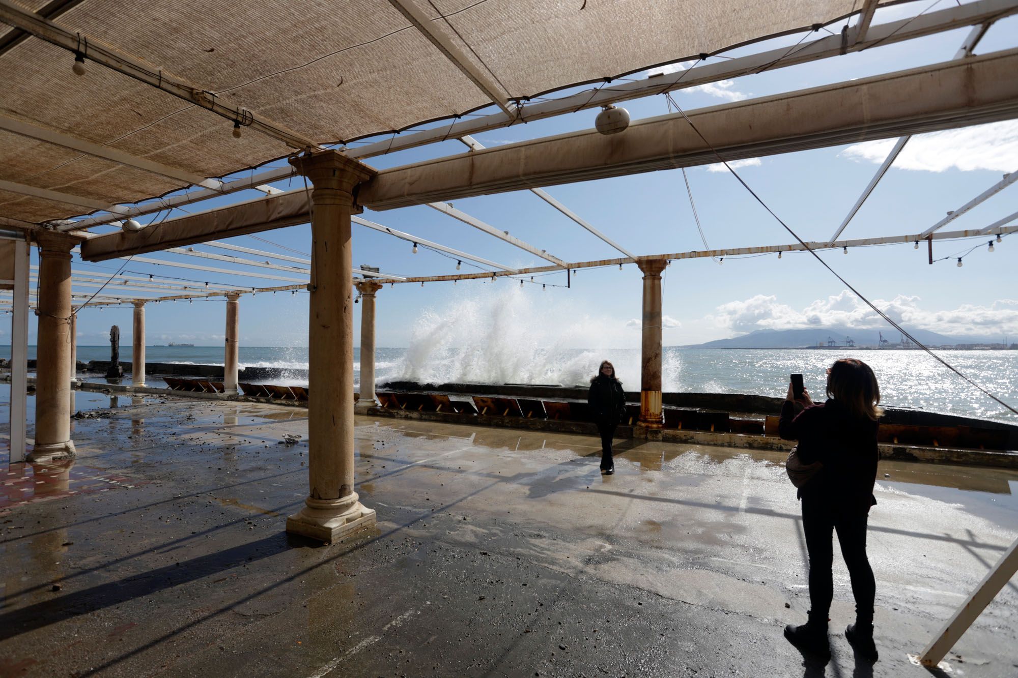 Los efectos del temporal marítimo en los Baños del Carmen.