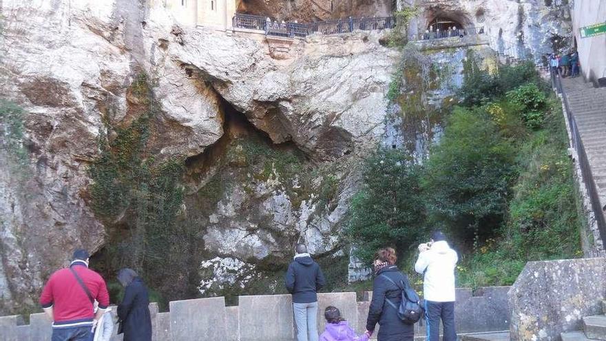 Los turistas del puente se quedan sin ver el chorrón de Covadonga