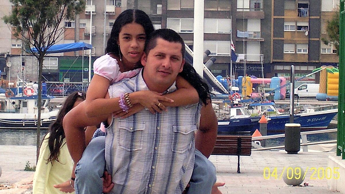 Leidy Vanesa junto a su padrastro y principal sospechoso de su asesinato.