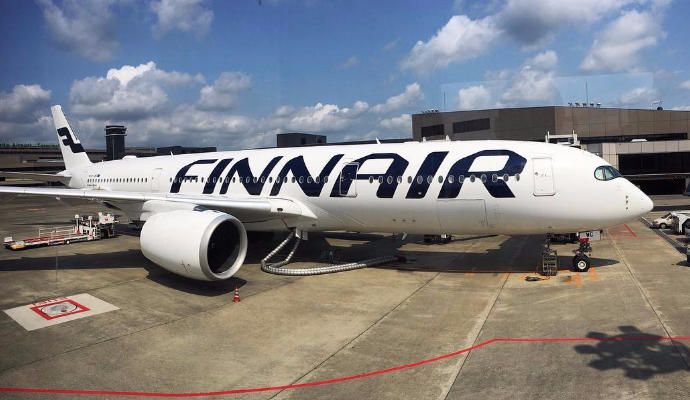 Finnair, la primera compañía que pesa a sus pasaje