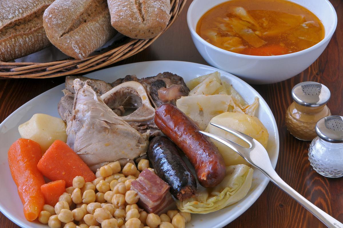 El cocido es uno de los platos icónicos de Madrid.