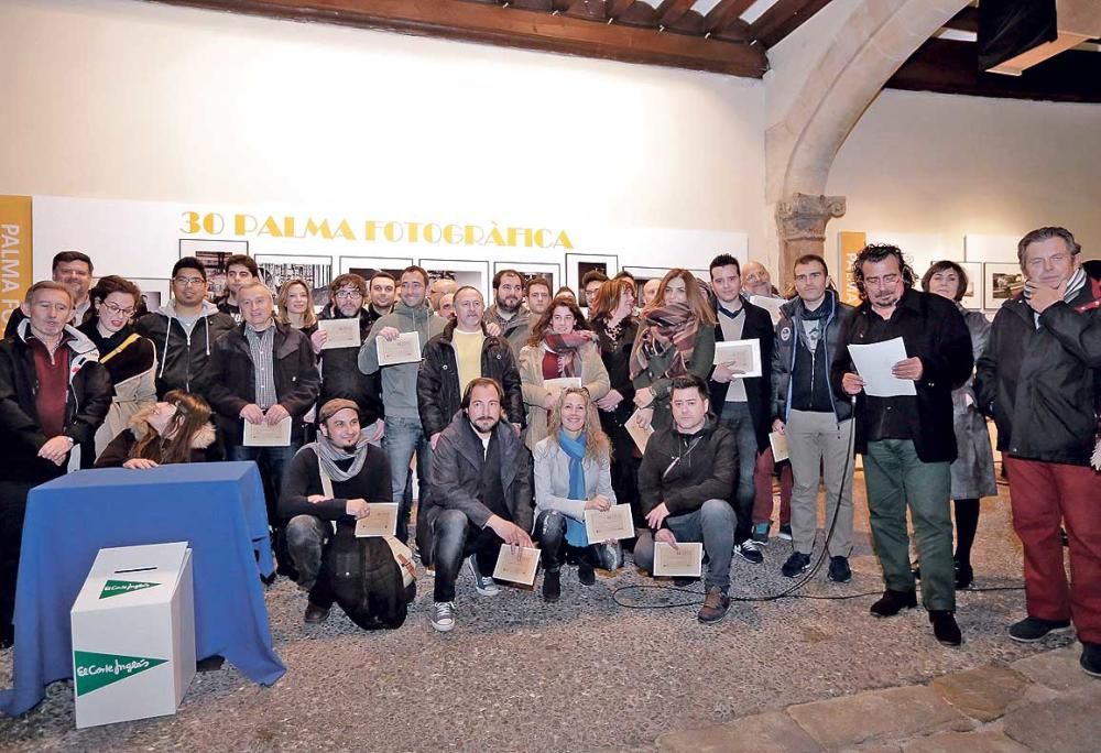 Foto de grupo de los premiados y finalistas del concurso.