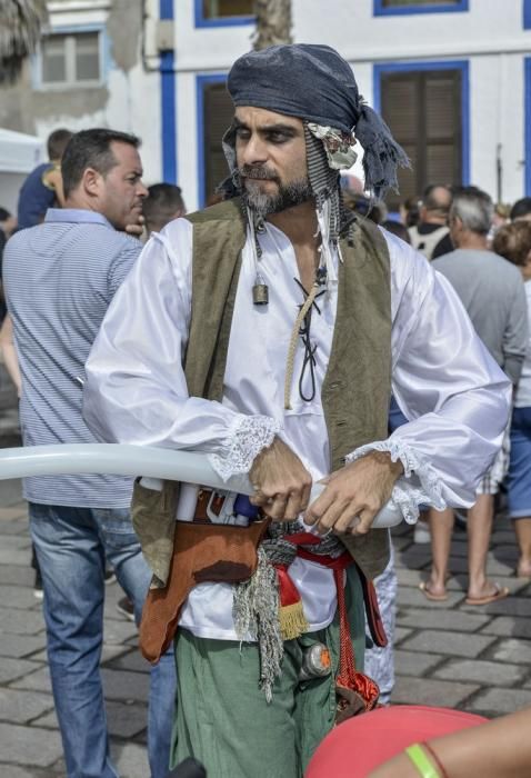 Los piratas desembarcan en San Cristóbal.