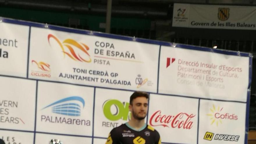 Alejandro Martínez en el podio