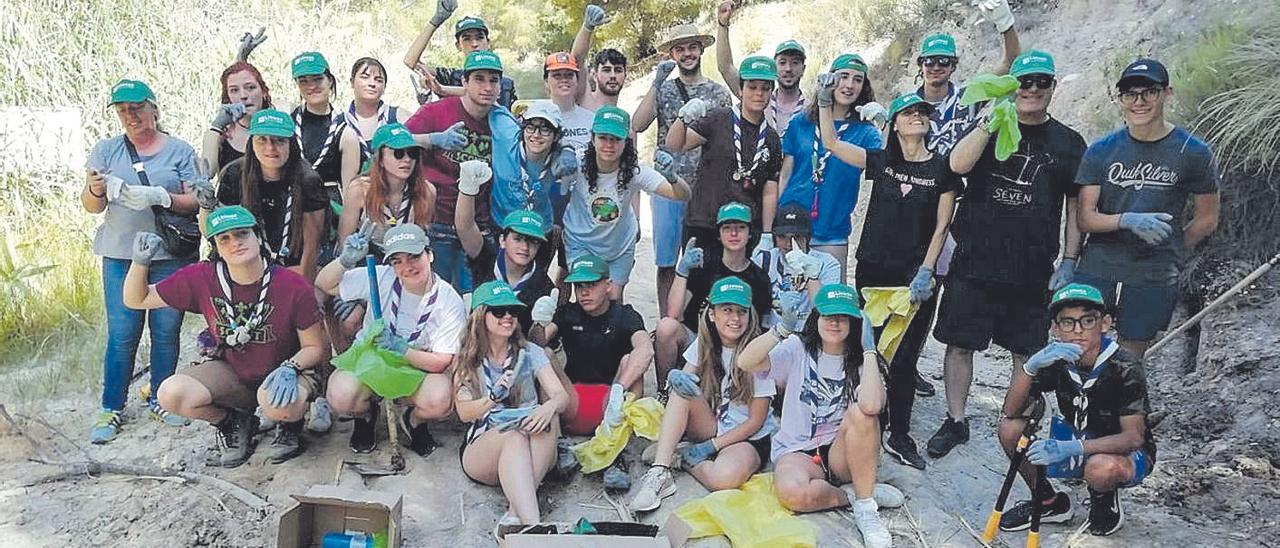 Foto de familia al término de la jornada.  SCOUTS CIUDAD DEL SOL