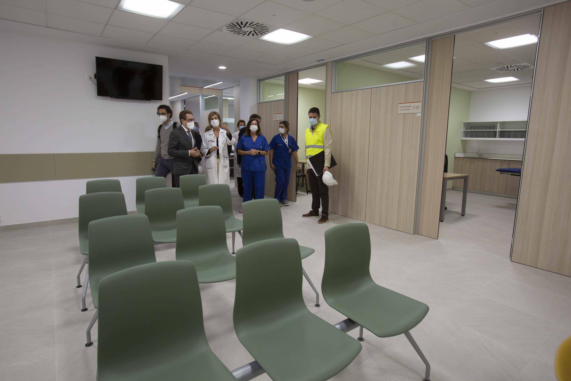 El conseller de Sanidad Miguel Mínguez visita el futuro hospital de día oncológico y la remodelación de las urgencias del hospital Sant Joan d’Alacant