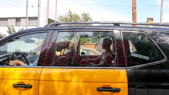 Pjanic en taxi entrando en casa de Messi