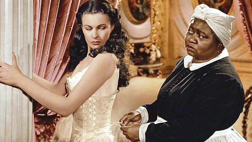 Scarlett O&#039;Hara (Vivien Leigh) y Mammy (Hattie McDaniel), en un fotograma de &quot;Lo que el viento se llevó&quot;.