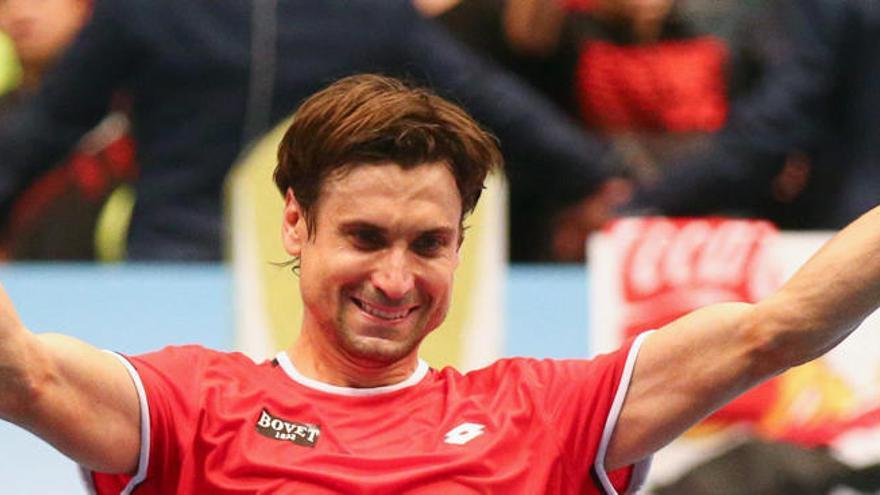 Ferrer alza los brazos tras ganar el torneo de Viena hace una semana