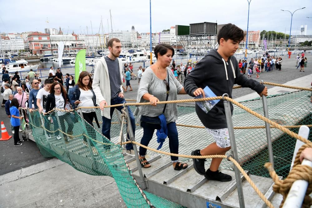 El barco Esperanza de Greenpeace en A Coruña