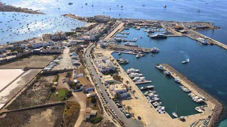 Vista aérea del puerto de Formentera.