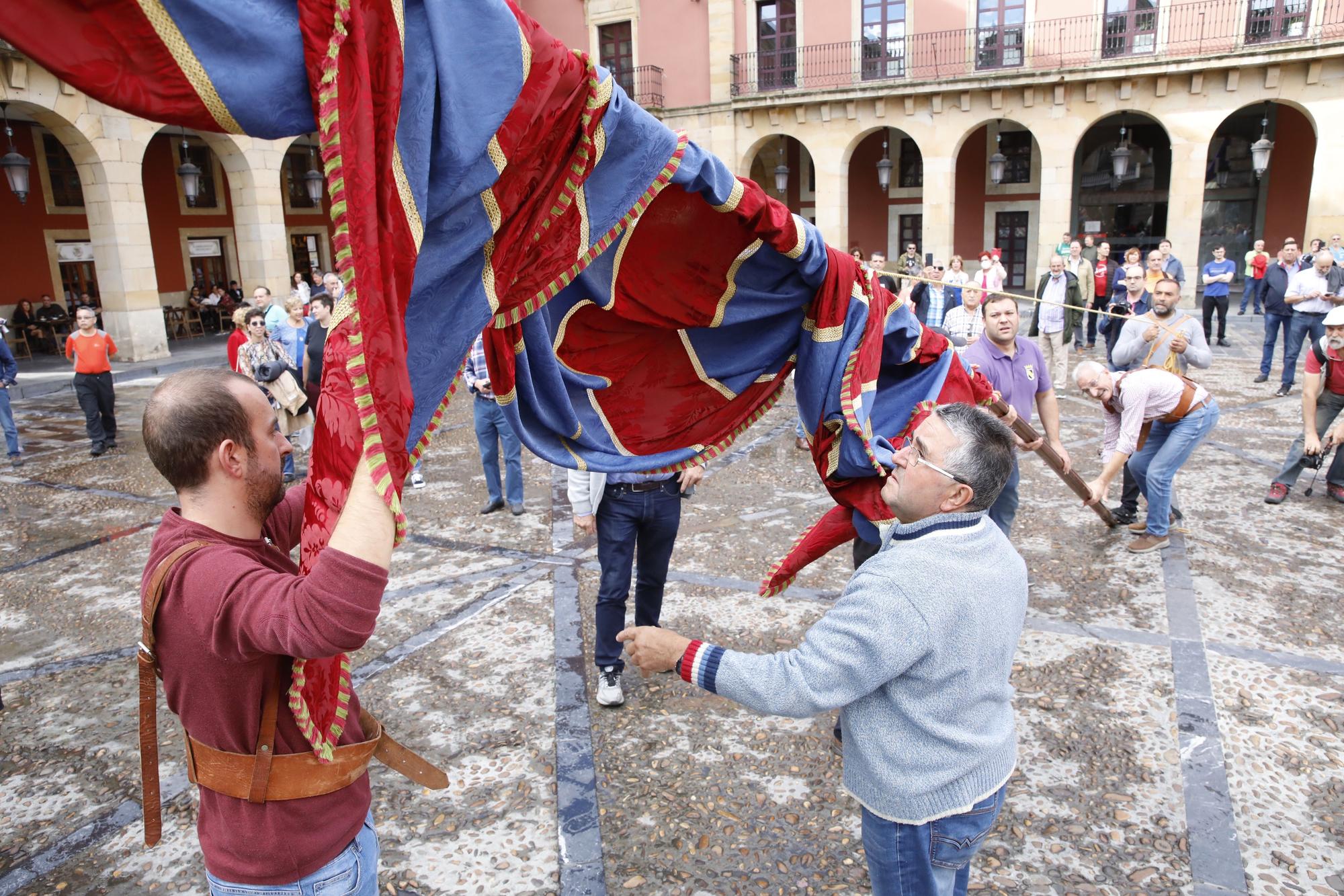 En imágenes: Gijón celebra el Día de León con bailes y el desfile de pendones